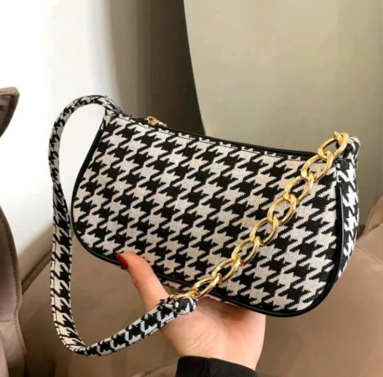 Trendy Chain Crossbody Bag for Girls – Chic & Compact