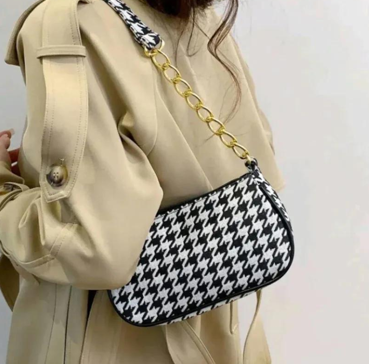 Trendy Chain Crossbody Bag for Girls – Chic & Compact